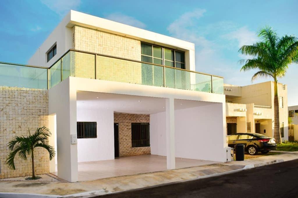 Casa Hector, Con Jacuzzi, Cerca Del Foro Gnp. Vila Mérida Exterior foto