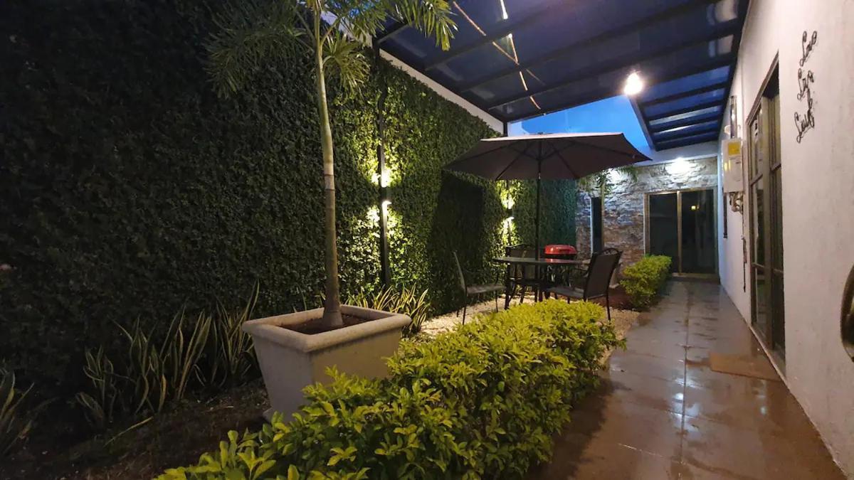 Casa Hector, Con Jacuzzi, Cerca Del Foro Gnp. Vila Mérida Exterior foto