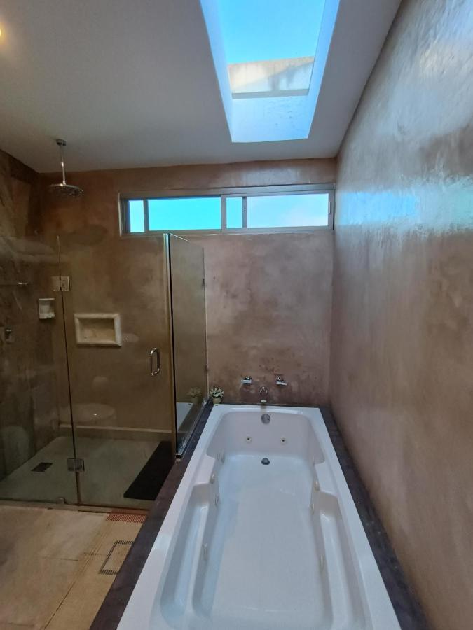 Casa Hector, Con Jacuzzi, Cerca Del Foro Gnp. Vila Mérida Exterior foto